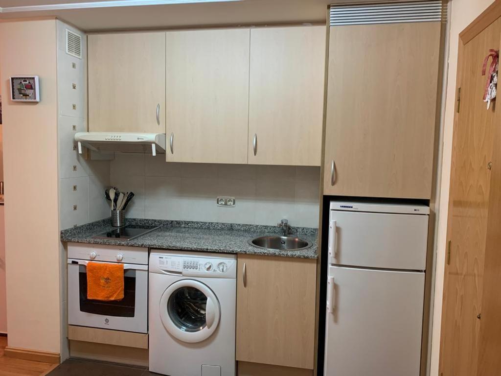 Apartamento Mota-2 Huca-Los Prados; Parking Y Wifi Gratis Oviedo Dış mekan fotoğraf