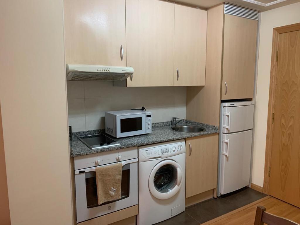 Apartamento Mota-2 Huca-Los Prados; Parking Y Wifi Gratis Oviedo Dış mekan fotoğraf