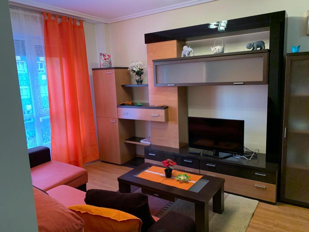 Apartamento Mota-2 Huca-Los Prados; Parking Y Wifi Gratis Oviedo Dış mekan fotoğraf