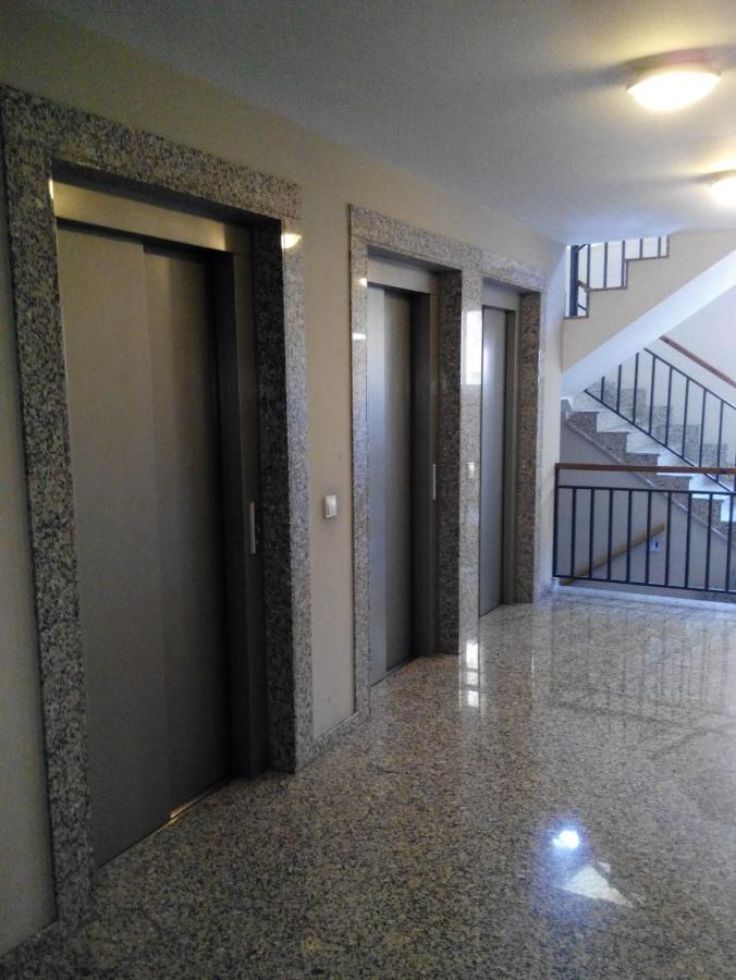 Apartamento Mota-2 Huca-Los Prados; Parking Y Wifi Gratis Oviedo Dış mekan fotoğraf