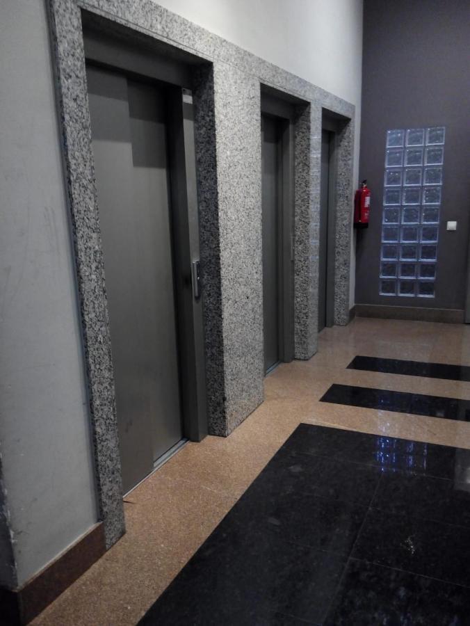 Apartamento Mota-2 Huca-Los Prados; Parking Y Wifi Gratis Oviedo Dış mekan fotoğraf